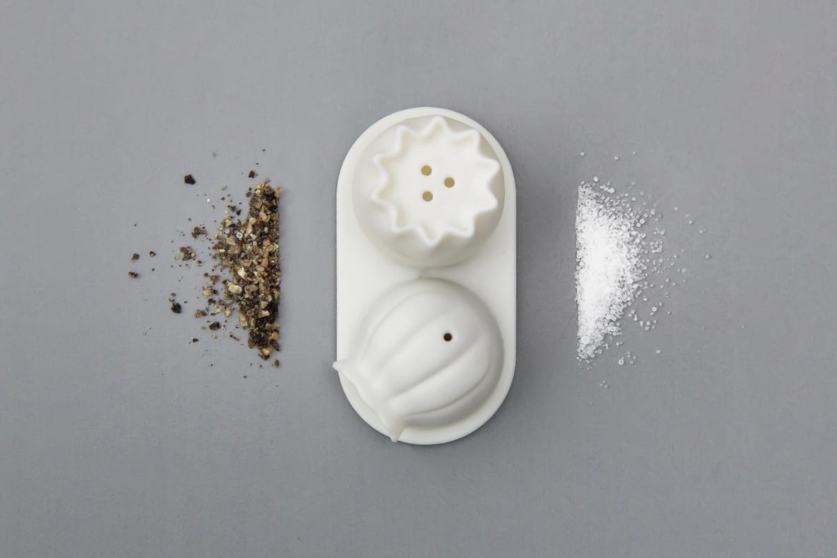 Hong Kong Airlines Salt and Pepper shaker